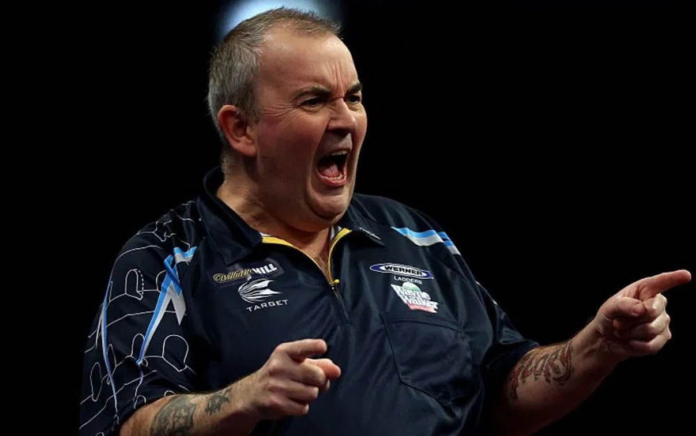 Phil Taylor wins the PDC Players Championship Finals 2012